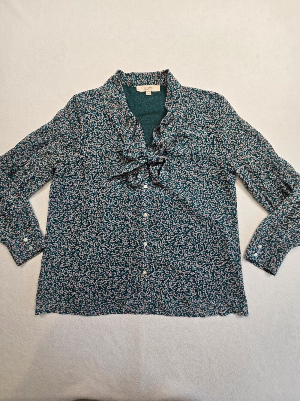 Loft Medium Blouse Green Floral Bow Tie Long Sleeve Button Down Lightweight